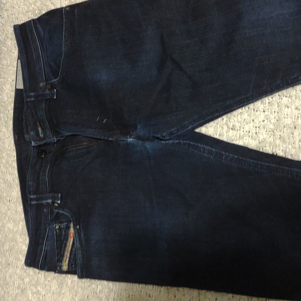 DIESEL "THAVER" JEANS. Men's size 31/30.